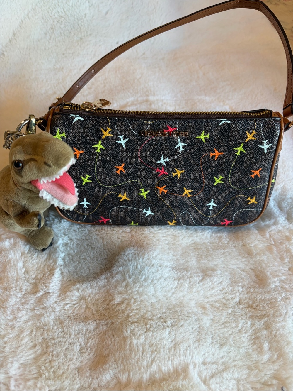 Demure Micheal Kors shoulder bag